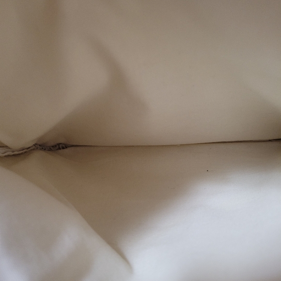 Physician's Formula  Gold Textured Clutch with Tassel NWOT - Picture 4 of 4